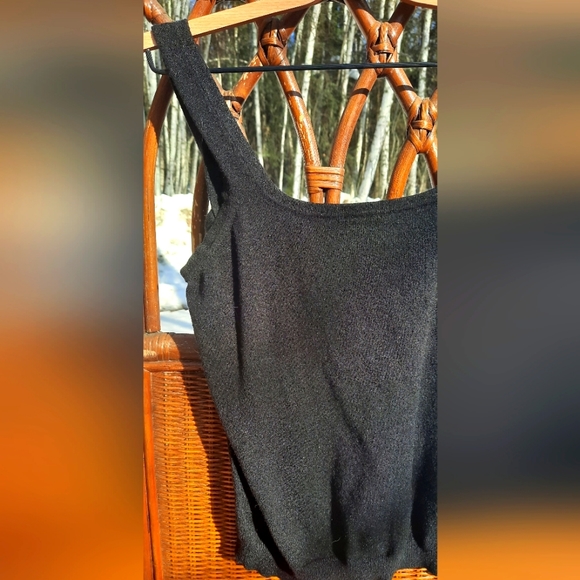 🍀3/15 Time and Tru Black Tank Top - Picture 3 of 7